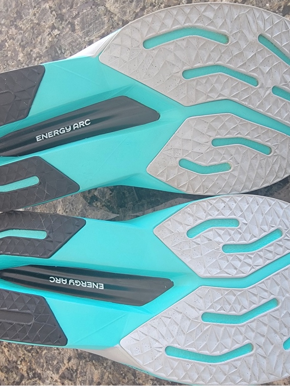 New Balance Women's SuperComp Trainer size 9 EUC - Picture 7 of 9